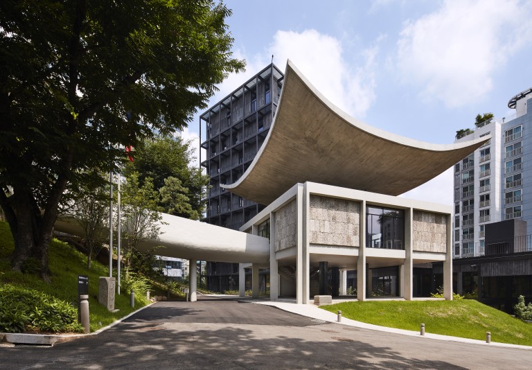 ambassade-de-france-photo-ensemble-2-kim-yongkwan