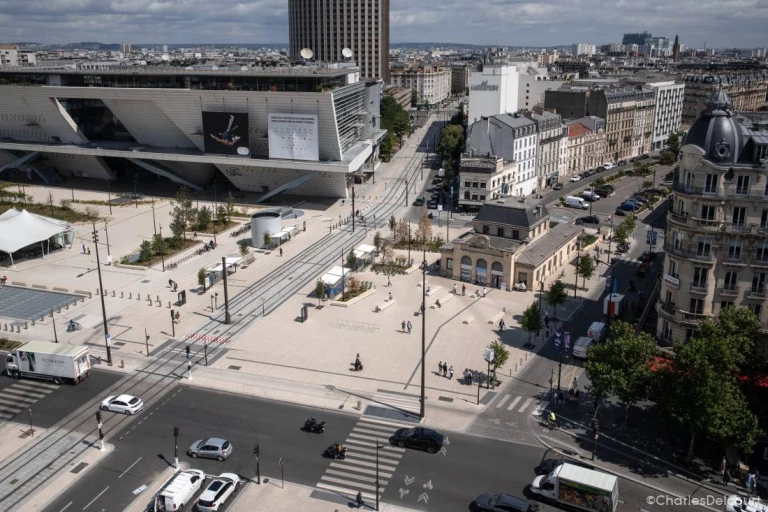 1732693649-67968000_f